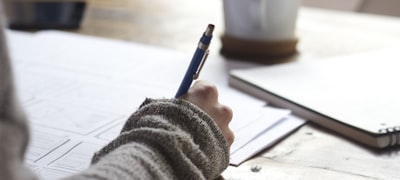 问答社区界面显示问题列表与回答数量