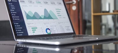 历史数据折线图与柱状图对比分析界面