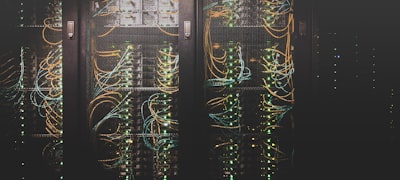 电脑屏幕显示系统升级进度条与更新日志